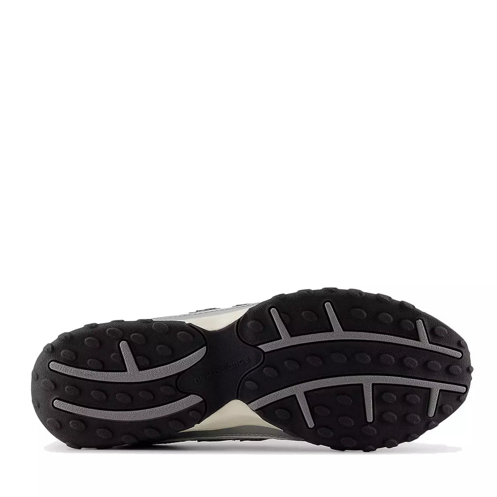 New Balance 204L Silver Metallic Black